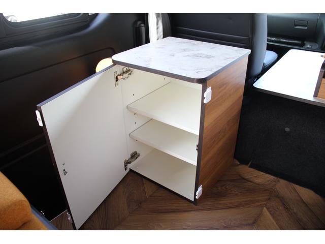 ハイエースバン キャンピングカー長野 スペースキャンパー 軽油 6名乗車 リチウム300Ah FFヒーター ウインドウエアコン ソーラーパネル 電子レンジ PIVOTクルコン 2000Wインバーター マックスファン メモリーナビ 冷蔵庫 防虫ネット TSS(7枚目)