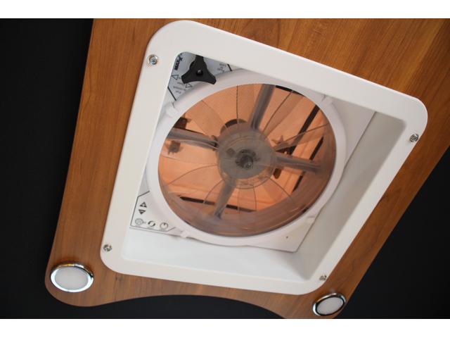 ハイエースバン キャンピングカー長野 スペースキャンパー 軽油 6名乗車 リチウム300Ah FFヒーター ウインドウエアコン ソーラーパネル 電子レンジ PIVOTクルコン 2000Wインバーター マックスファン メモリーナビ 冷蔵庫 防虫ネット TSS(26枚目)