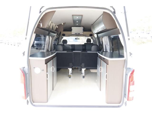 ハイエースバン レクビィ　サライＤＳ　７名乗車　サブバッテリー　走行充電　外部充電　テーブル　ＴＶ　１２０Ｗインバーター　スライドドア　８ナンバー　シンク兼用アウターシャワー　キャンピングカー（11枚目）