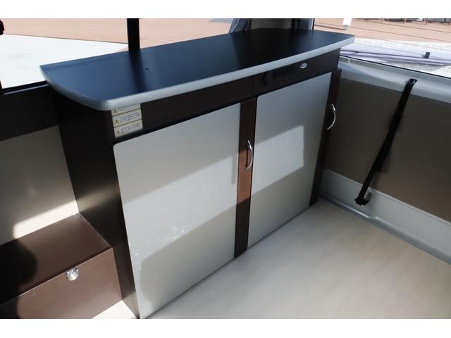ハイエースバン レクビィ　サライＤＳ　７名乗車　サブバッテリー　走行充電　外部充電　テーブル　ＴＶ　１２０Ｗインバーター　スライドドア　８ナンバー　シンク兼用アウターシャワー　キャンピングカー（39枚目）