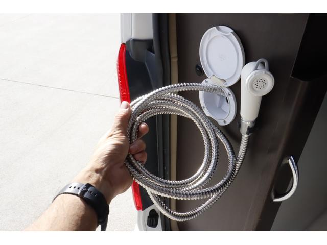 ハイエースバン レクビィ　サライＤＳ　７名乗車　サブバッテリー　走行充電　外部充電　テーブル　ＴＶ　１２０Ｗインバーター　スライドドア　８ナンバー　シンク兼用アウターシャワー　キャンピングカー（40枚目）