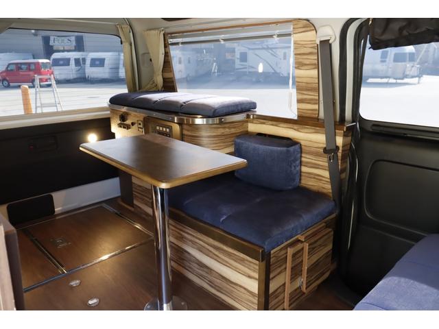 ハイエースバン ケイワークス　クラシックバン　ポップアップルーフ　６名乗車　８ナンバー　ソーラーパネル　サブバッテリー　１０００Ｗインバーター　走行充電　外部充電　ＦＦヒーター　シンク兼用アウターシャワー　キャンピングカー　バンコン（4枚目）