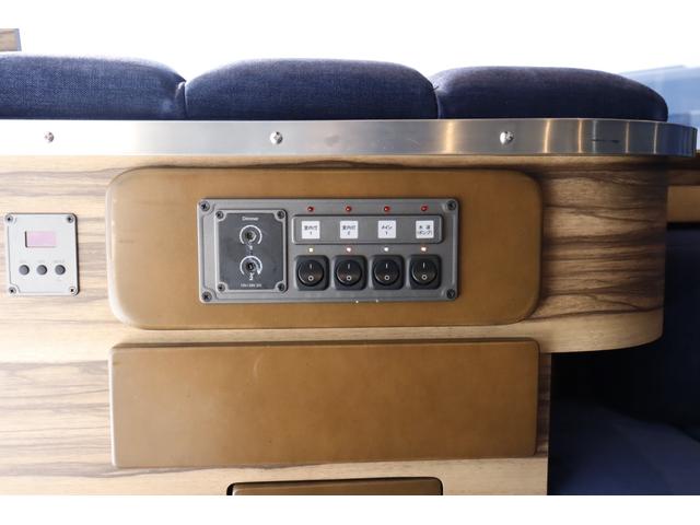 ハイエースバン ケイワークス　クラシックバン　ポップアップルーフ　６名乗車　８ナンバー　ソーラーパネル　サブバッテリー　１０００Ｗインバーター　走行充電　外部充電　ＦＦヒーター　シンク兼用アウターシャワー　キャンピングカー　バンコン（9枚目）