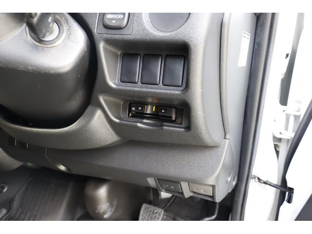 ハイエースバン ケイワークス　クラシックバン　ポップアップルーフ　６名乗車　８ナンバー　ソーラーパネル　サブバッテリー　１０００Ｗインバーター　走行充電　外部充電　ＦＦヒーター　シンク兼用アウターシャワー　キャンピングカー　バンコン（16枚目）