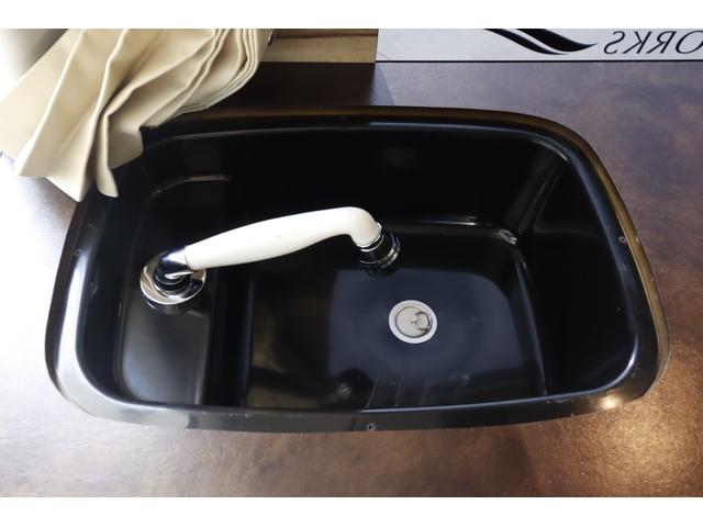 ハイエースバン ケイワークス　クラシックバン　ポップアップルーフ　６名乗車　８ナンバー　ソーラーパネル　サブバッテリー　１０００Ｗインバーター　走行充電　外部充電　ＦＦヒーター　シンク兼用アウターシャワー　キャンピングカー　バンコン（31枚目）