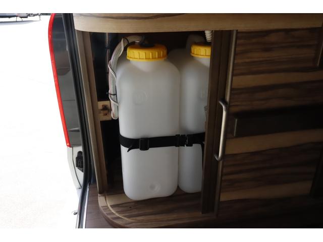 ハイエースバン ケイワークス　クラシックバン　ポップアップルーフ　６名乗車　８ナンバー　ソーラーパネル　サブバッテリー　１０００Ｗインバーター　走行充電　外部充電　ＦＦヒーター　シンク兼用アウターシャワー　キャンピングカー　バンコン（48枚目）