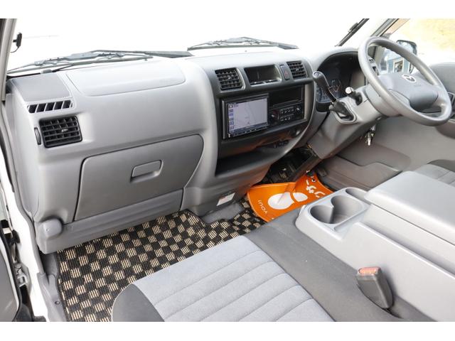 ボンゴトラック キャンパーアシスト　ジョクト　６名乗車　ＦＦヒーター　家庭用エアコン　ソーラーパネル　電子レンジ　マックスファン　１５００Ｗインバーター　ポータブル発電機　サイドオーニング　リチウム＆鉛バッテリー　キャンピングカー　キャブコン（10枚目）