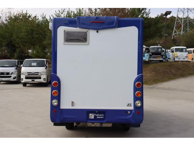 ボンゴトラック キャンパーアシスト　ジョクト　６名乗車　ＦＦヒーター　家庭用エアコン　ソーラーパネル　電子レンジ　マックスファン　１５００Ｗインバーター　ポータブル発電機　サイドオーニング　リチウム＆鉛バッテリー　キャンピングカー　キャブコン（15枚目）