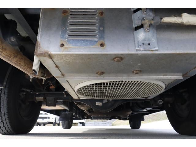 ボンゴトラック キャンパーアシスト　ジョクト　６名乗車　ＦＦヒーター　家庭用エアコン　ソーラーパネル　電子レンジ　マックスファン　１５００Ｗインバーター　ポータブル発電機　サイドオーニング　リチウム＆鉛バッテリー　キャンピングカー　キャブコン（17枚目）