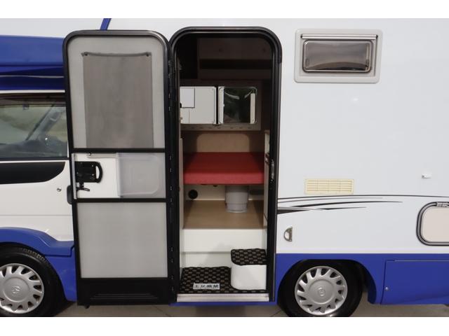 ボンゴトラック キャンパーアシスト　ジョクト　６名乗車　ＦＦヒーター　家庭用エアコン　ソーラーパネル　電子レンジ　マックスファン　１５００Ｗインバーター　ポータブル発電機　サイドオーニング　リチウム＆鉛バッテリー　キャンピングカー　キャブコン（22枚目）