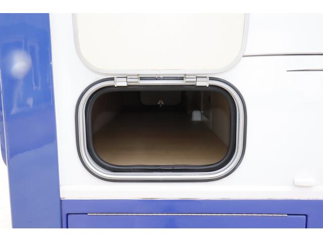 ボンゴトラック キャンパーアシスト　ジョクト　６名乗車　ＦＦヒーター　家庭用エアコン　ソーラーパネル　電子レンジ　マックスファン　１５００Ｗインバーター　ポータブル発電機　サイドオーニング　リチウム＆鉛バッテリー　キャンピングカー　キャブコン（25枚目）