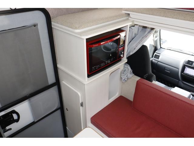 ボンゴトラック キャンパーアシスト　ジョクト　６名乗車　ＦＦヒーター　家庭用エアコン　ソーラーパネル　電子レンジ　マックスファン　１５００Ｗインバーター　ポータブル発電機　サイドオーニング　リチウム＆鉛バッテリー　キャンピングカー　キャブコン（26枚目）