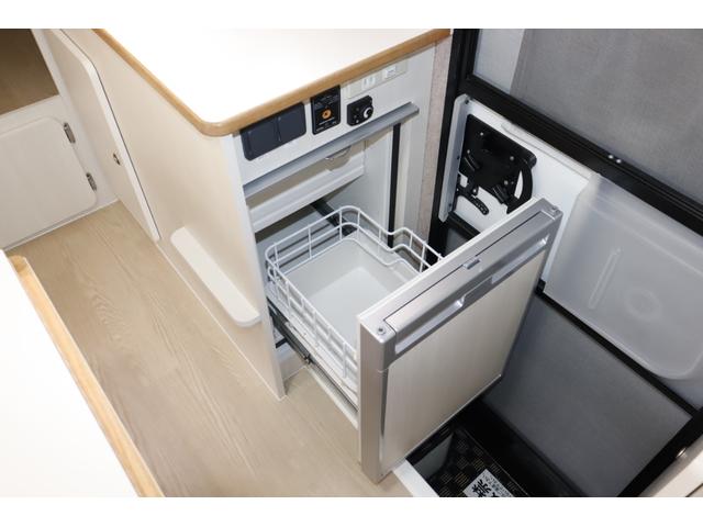 ボンゴトラック キャンパーアシスト　ジョクト　６名乗車　ＦＦヒーター　家庭用エアコン　ソーラーパネル　電子レンジ　マックスファン　１５００Ｗインバーター　ポータブル発電機　サイドオーニング　リチウム＆鉛バッテリー　キャンピングカー　キャブコン（29枚目）