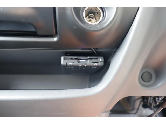 ボンゴトラック キャンパーアシスト　ジョクト　６名乗車　ＦＦヒーター　家庭用エアコン　ソーラーパネル　電子レンジ　マックスファン　１５００Ｗインバーター　ポータブル発電機　サイドオーニング　リチウム＆鉛バッテリー　キャンピングカー　キャブコン（30枚目）