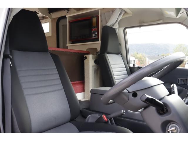 ボンゴトラック キャンパーアシスト　ジョクト　６名乗車　ＦＦヒーター　家庭用エアコン　ソーラーパネル　電子レンジ　マックスファン　１５００Ｗインバーター　ポータブル発電機　サイドオーニング　リチウム＆鉛バッテリー　キャンピングカー　キャブコン（34枚目）