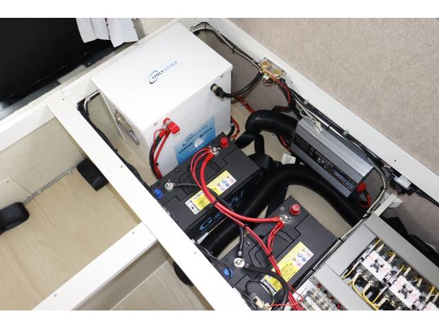 ボンゴトラック キャンパーアシスト　ジョクト　６名乗車　ＦＦヒーター　家庭用エアコン　ソーラーパネル　電子レンジ　マックスファン　１５００Ｗインバーター　ポータブル発電機　サイドオーニング　リチウム＆鉛バッテリー　キャンピングカー　キャブコン（41枚目）