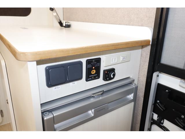 ボンゴトラック キャンパーアシスト　ジョクト　６名乗車　ＦＦヒーター　家庭用エアコン　ソーラーパネル　電子レンジ　マックスファン　１５００Ｗインバーター　ポータブル発電機　サイドオーニング　リチウム＆鉛バッテリー　キャンピングカー　キャブコン（48枚目）
