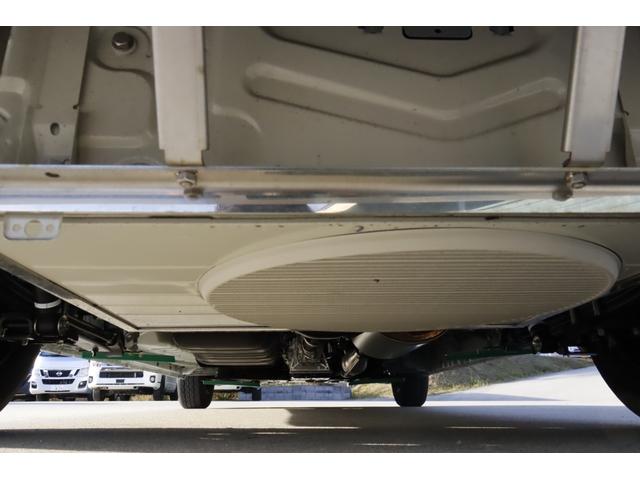 ハイエースバン バーデン　グランデ　カーサホームＥＤ　７名乗車　ツインサブバッテリー　１５００Ｗインバーター　家庭用エアコン　ＦＦヒーター　冷蔵庫　電子レンジ　１９ＴＶ　エアロソーラー　マックスファン　１０Ｖ型ナビ　キャンピングカー　スーパーロング（12枚目）