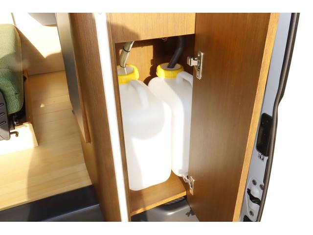 ハイエースバン バーデン　グランデ　カーサホームＥＤ　７名乗車　ツインサブバッテリー　１５００Ｗインバーター　家庭用エアコン　ＦＦヒーター　冷蔵庫　電子レンジ　１９ＴＶ　エアロソーラー　マックスファン　１０Ｖ型ナビ　キャンピングカー　スーパーロング（45枚目）