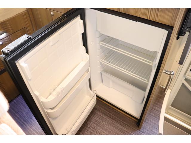 カムロード バンテック　ジルノーブル　４ＷＤ　乗車６名　就寝４名　２．８　ディーゼルターボ　リチウムイオンバッテリー４００ａｈ　インバーター２０００Ｗ　フレキシブルソーラー４枚　温水ボイラー　家庭用エアコン　ＦＦヒーター　マックスファン（12枚目）