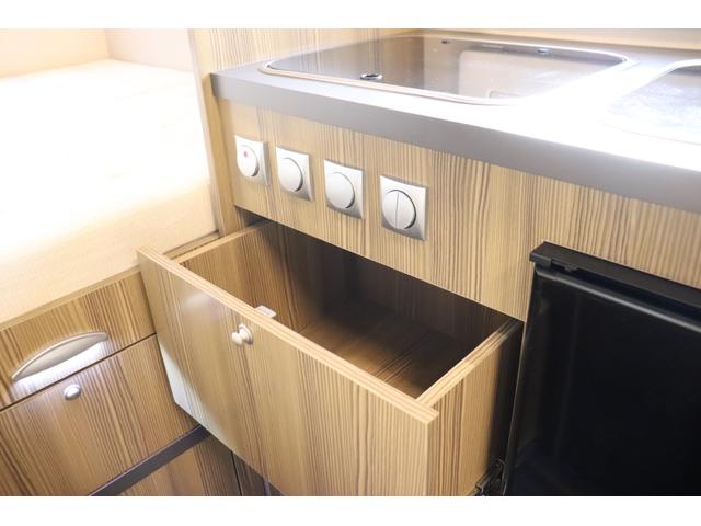 カムロード バンテック　ジルノーブル　４ＷＤ　乗車６名　就寝４名　２．８　ディーゼルターボ　リチウムイオンバッテリー４００ａｈ　インバーター２０００Ｗ　フレキシブルソーラー４枚　温水ボイラー　家庭用エアコン　ＦＦヒーター　マックスファン（13枚目）