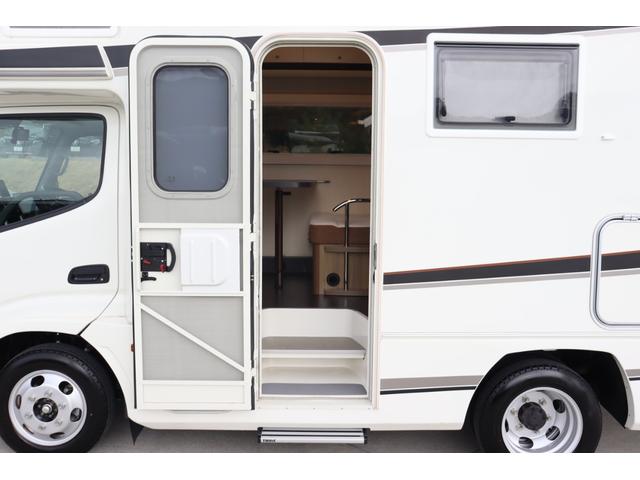 カムロード バンテック　ジルノーブル　４ＷＤ　乗車６名　就寝４名　２．８　ディーゼルターボ　リチウムイオンバッテリー４００ａｈ　インバーター２０００Ｗ　フレキシブルソーラー４枚　温水ボイラー　家庭用エアコン　ＦＦヒーター　マックスファン（45枚目）