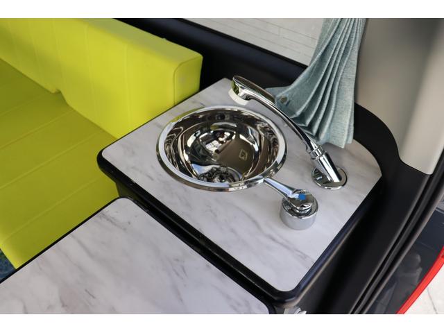 ハイエースバン トヨタテックス　Ｐキューブ　プラスネオ　９名乗車　ツインサブ　ＦＦヒーター　１５００Ｗインバーター　マックスファン　サイドオーニング　社外ショックアブソーバー　社外スタビライザー　ビッグＸ１１　フリップダウンモニター　キャンピングカー（7枚目）