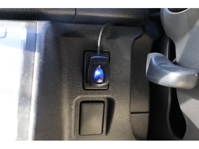 ハイエースバン トヨタテックス　Ｐキューブ　プラスネオ　９名乗車　ツインサブ　ＦＦヒーター　１５００Ｗインバーター　マックスファン　サイドオーニング　社外ショックアブソーバー　社外スタビライザー　ビッグＸ１１　フリップダウンモニター　キャンピングカー（14枚目）