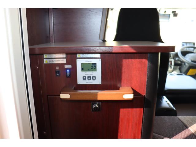 カムロード ナッツＲＶ　クレソンボヤージュ　７名乗車　ツインサブＢＴ　ＦＦヒーター　冷蔵庫　カセットトイレ　２４ＴＶ　４００Ｗインバーター　地デジアンテナ　走行充電　外部充電　マックスファン　リアラダー　バックモニター　キャンピングカー（25枚目）