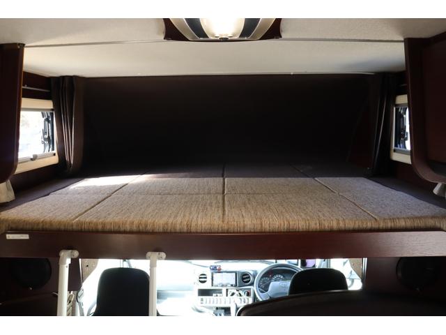 カムロード ナッツＲＶ　クレソンボヤージュ　７名乗車　ツインサブＢＴ　ＦＦヒーター　冷蔵庫　カセットトイレ　２４ＴＶ　４００Ｗインバーター　地デジアンテナ　走行充電　外部充電　マックスファン　リアラダー　バックモニター　キャンピングカー（26枚目）
