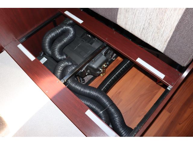 カムロード ナッツＲＶ　クレソンボヤージュ　７名乗車　ツインサブＢＴ　ＦＦヒーター　冷蔵庫　カセットトイレ　２４ＴＶ　４００Ｗインバーター　地デジアンテナ　走行充電　外部充電　マックスファン　リアラダー　バックモニター　キャンピングカー（33枚目）