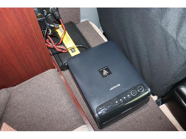 カムロード ナッツＲＶ　クレソンボヤージュ　７名乗車　ツインサブＢＴ　ＦＦヒーター　冷蔵庫　カセットトイレ　２４ＴＶ　４００Ｗインバーター　地デジアンテナ　走行充電　外部充電　マックスファン　リアラダー　バックモニター　キャンピングカー（47枚目）