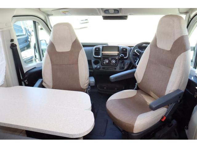 デュカト ローラーチーム　リビングストンＫＪ　乗車４名　就寝４名　２．２　ディーゼル　８速ＡＴ　１２Ｖクーラー　ＦＦヒーター　温水ボイラー　１２Ｖ冷蔵庫　２段ベット　マルチルーム　ディスプレイオーディオ　バックカメラ　クルーズコントローラー（3枚目）