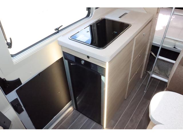 デュカト ローラーチーム　リビングストンＫＪ　乗車４名　就寝４名　２．２　ディーゼル　８速ＡＴ　１２Ｖクーラー　ＦＦヒーター　温水ボイラー　１２Ｖ冷蔵庫　２段ベット　マルチルーム　ディスプレイオーディオ　バックカメラ　クルーズコントローラー（4枚目）