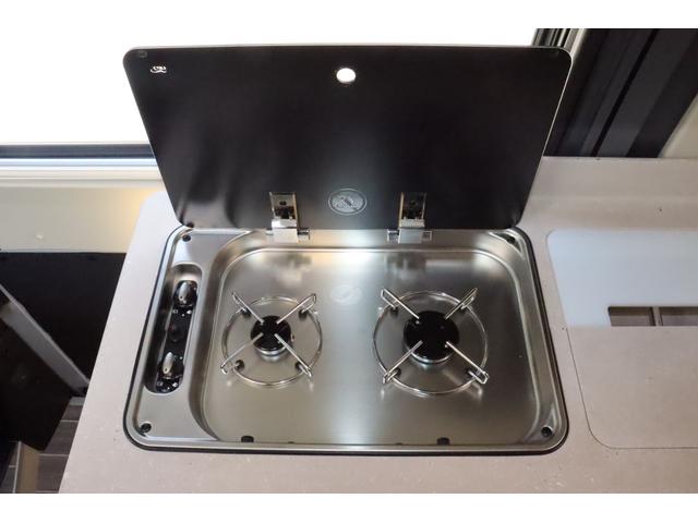 デュカト ローラーチーム　リビングストンＫＪ　乗車４名　就寝４名　２．２　ディーゼル　８速ＡＴ　１２Ｖクーラー　ＦＦヒーター　温水ボイラー　１２Ｖ冷蔵庫　２段ベット　マルチルーム　ディスプレイオーディオ　バックカメラ　クルーズコントローラー（6枚目）