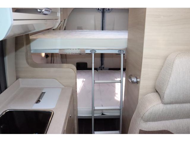 デュカト ローラーチーム　リビングストンＫＪ　乗車４名　就寝４名　２．２　ディーゼル　８速ＡＴ　１２Ｖクーラー　ＦＦヒーター　温水ボイラー　１２Ｖ冷蔵庫　２段ベット　マルチルーム　ディスプレイオーディオ　バックカメラ　クルーズコントローラー（11枚目）