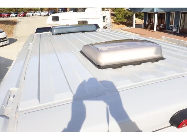 デュカト ローラーチーム　リビングストンＫＪ　乗車４名　就寝４名　２．２　ディーゼル　８速ＡＴ　１２Ｖクーラー　ＦＦヒーター　温水ボイラー　１２Ｖ冷蔵庫　２段ベット　マルチルーム　ディスプレイオーディオ　バックカメラ　クルーズコントローラー（24枚目）