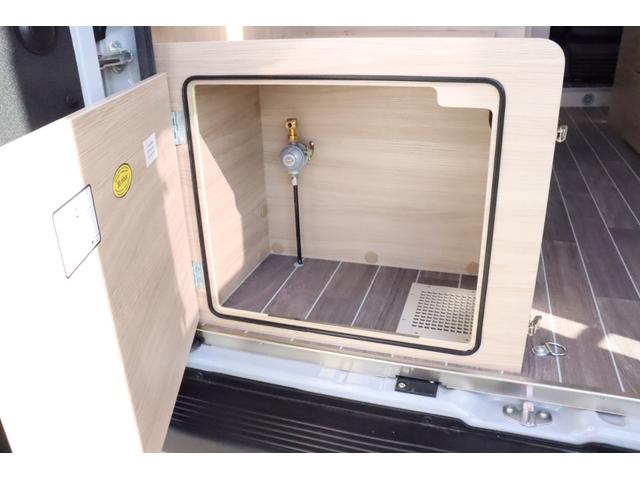 デュカト ローラーチーム　リビングストンＫＪ　乗車４名　就寝４名　２．２　ディーゼル　８速ＡＴ　１２Ｖクーラー　ＦＦヒーター　温水ボイラー　１２Ｖ冷蔵庫　２段ベット　マルチルーム　ディスプレイオーディオ　バックカメラ　クルーズコントローラー（25枚目）