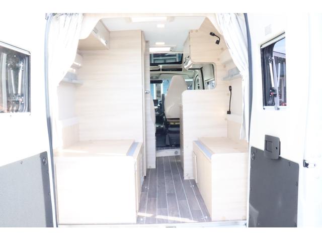 デュカト ローラーチーム　リビングストンＫＪ　乗車４名　就寝４名　２．２　ディーゼル　８速ＡＴ　１２Ｖクーラー　ＦＦヒーター　温水ボイラー　１２Ｖ冷蔵庫　２段ベット　マルチルーム　ディスプレイオーディオ　バックカメラ　クルーズコントローラー（37枚目）