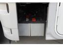 ナッツＲＶ　クレソンジャーニー　トリプルサブ　ＦＦヒーター　冷蔵庫　電子レンジ　家庭用エアコン　マックスファン　オーニング　電圧計　走行充電　外部充電（27枚目）