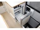 キャンパーアシスト　ジョクト　６名乗車　ＦＦヒーター　家庭用エアコン　ソーラーパネル　電子レンジ　マックスファン　１５００Ｗインバーター　ポータブル発電機　サイドオーニング　リチウム＆鉛バッテリー　キャンピングカー　キャブコン（29枚目）