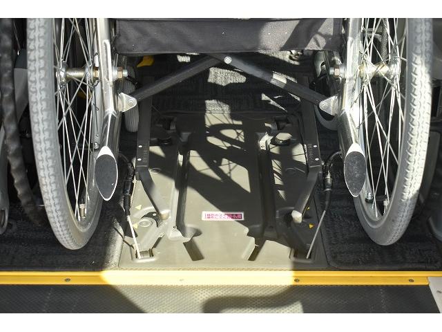 リアリフト 車椅子2基 電動車椅子固定装置 ニールダウン(5枚目)