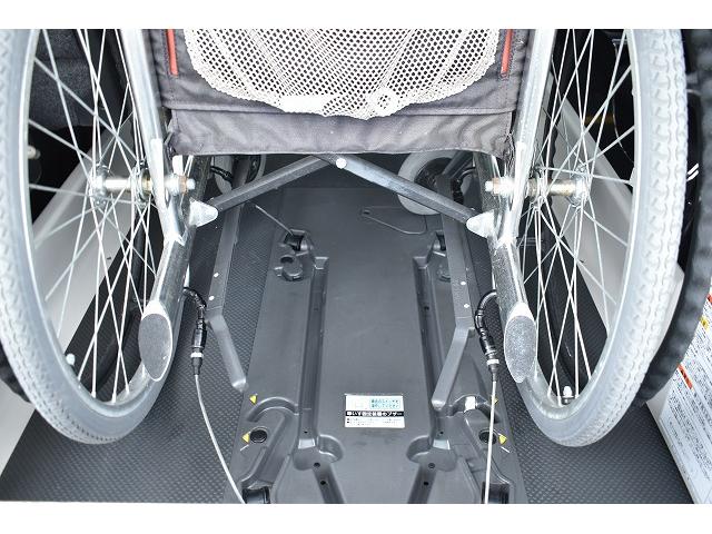 福祉車両 リアリフト 車椅子2基 サイドステップ 固定装置(6枚目)