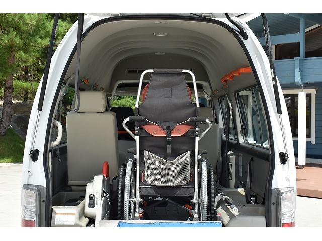 福祉車両 リアリフト 車椅子2基 電動固定装置 手すり(5枚目)