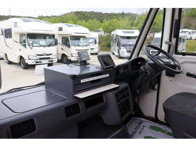 クイックデリバリー 　移動販売車　２層シンク　冷凍冷蔵庫　発電機　１００リットル給排水タンク　換気扇　ガス式フライヤー　跳ね上げ式販売口　販売カウンター　ＮＯｘＰＭ適合車（27枚目）