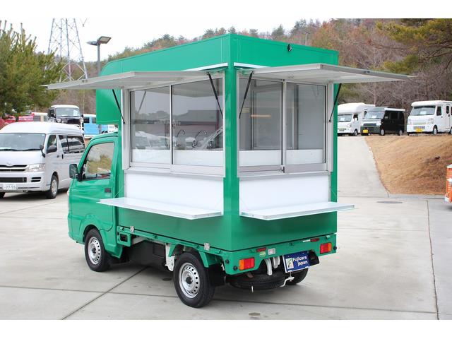 キャリイトラック 移動販売車　キッチンカー　２名乗車　３槽シンク　水ポンプ　冷凍冷蔵コールドテーブル　給排水タンク１００Ｌ　サイドリヤ販売カウンター　カウンターテーブル　外部電源　換気扇　４ナンバー　ドラレコ　ＥＴＣ　バックモニター（16枚目）