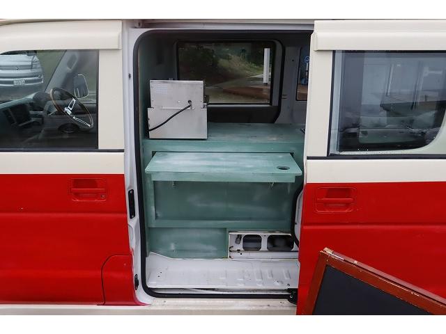 エブリイ ＰＡ　移動販売車　キッチンカー　ケータリングカー　フレンチバス仕様　４ナンバー　２槽シンク　８０Ｌタンク　冷蔵庫　フライヤー　発電機　換気扇　外部電源　サブバッテリー　インバーター　走行充電　ヒッチメンバー（22枚目）