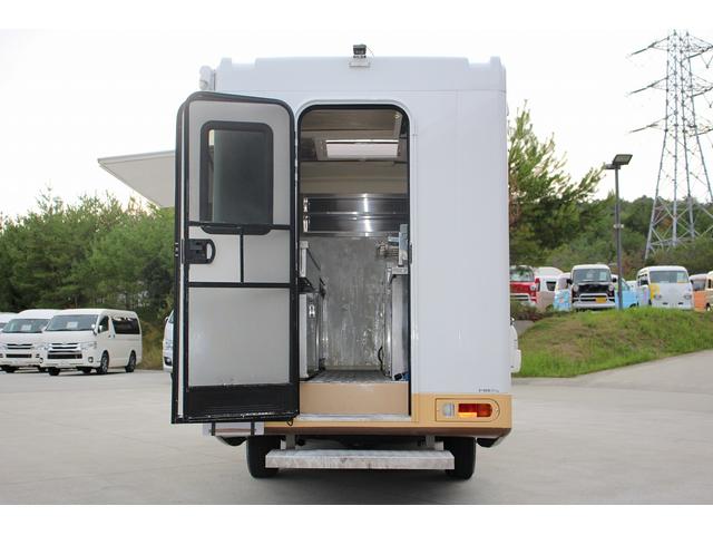 ボンゴトラック ＤＸ　移動販売車　キッチンカー　ケータリングカー　８ナンバー加工車　３槽シンク　給排水タンク　換気扇　グリドル　冷凍冷蔵庫　発電機　換気扇　外部電源　照明　作業台　サブＢＴ　２０００Ｗインバーター　ＥＴＣ（24枚目）