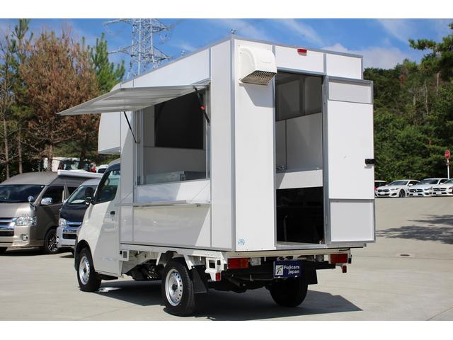 タウンエーストラック ＤＸ　移動販売車　キッチンカー　ケータリングカー　８ナンバー加工車　３槽シンク　２００Ｌ給排水タンク　フットスイッチ　冷凍冷蔵庫　換気扇　作業台　外部電源　販売窓　ナビ　ＥＴＣ　ミラー型前後ドラレコ（5枚目）
