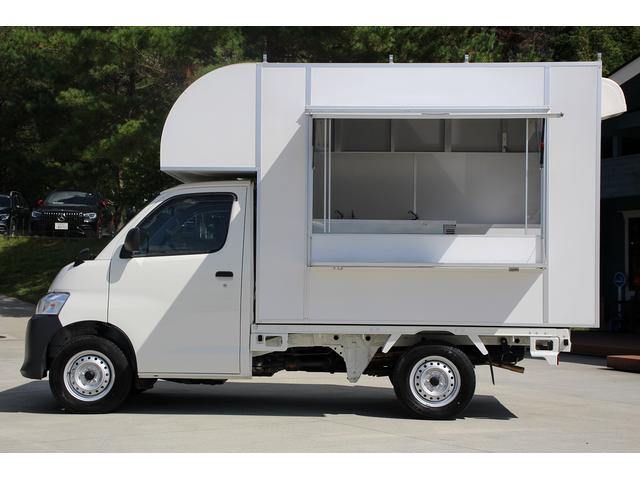 タウンエーストラック ＤＸ　移動販売車　キッチンカー　ケータリングカー　８ナンバー加工車　３槽シンク　２００Ｌ給排水タンク　フットスイッチ　冷凍冷蔵庫　換気扇　作業台　外部電源　販売窓　ナビ　ＥＴＣ　ミラー型前後ドラレコ（25枚目）